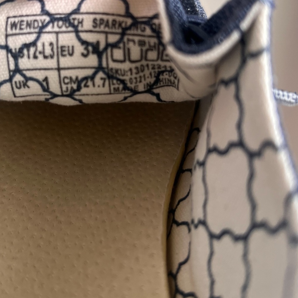Kids Hey Dude Blue Sparkle Denim Shoes (NWOT) - Picture 4 of 4